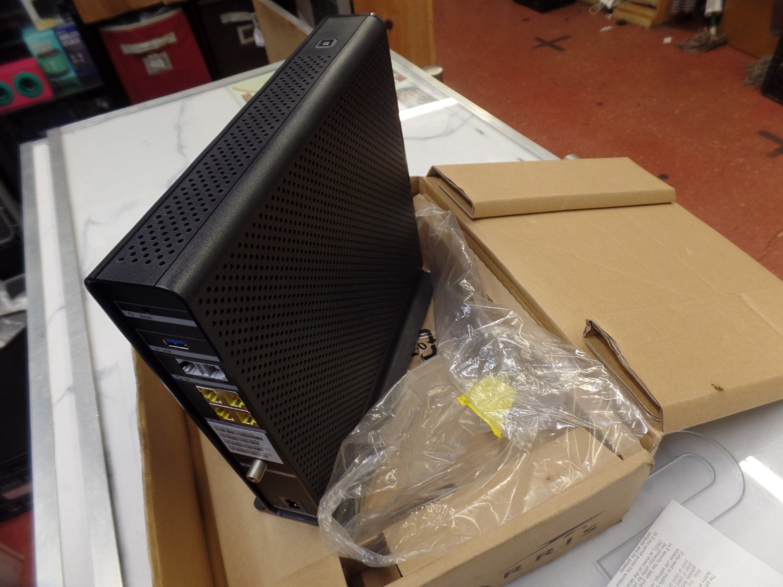 ARRIS Touchstone TG2472G DOCSIS 3.0 Wi-Fi Moca Dual-Band Telephony Cable Modem