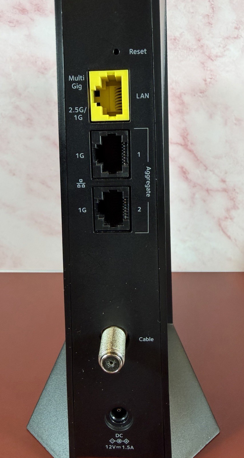 NETGEAR Nighthawk CM3000 DOCSIS 3.1 Cable Modem Multi-Gig 2.5Gbps Black
