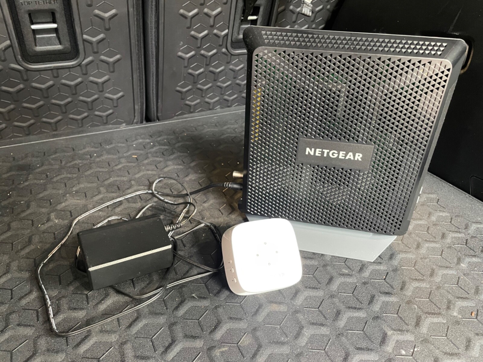 Netgear C7000v2 AC1900 Wifi Cable Modem Router and extender