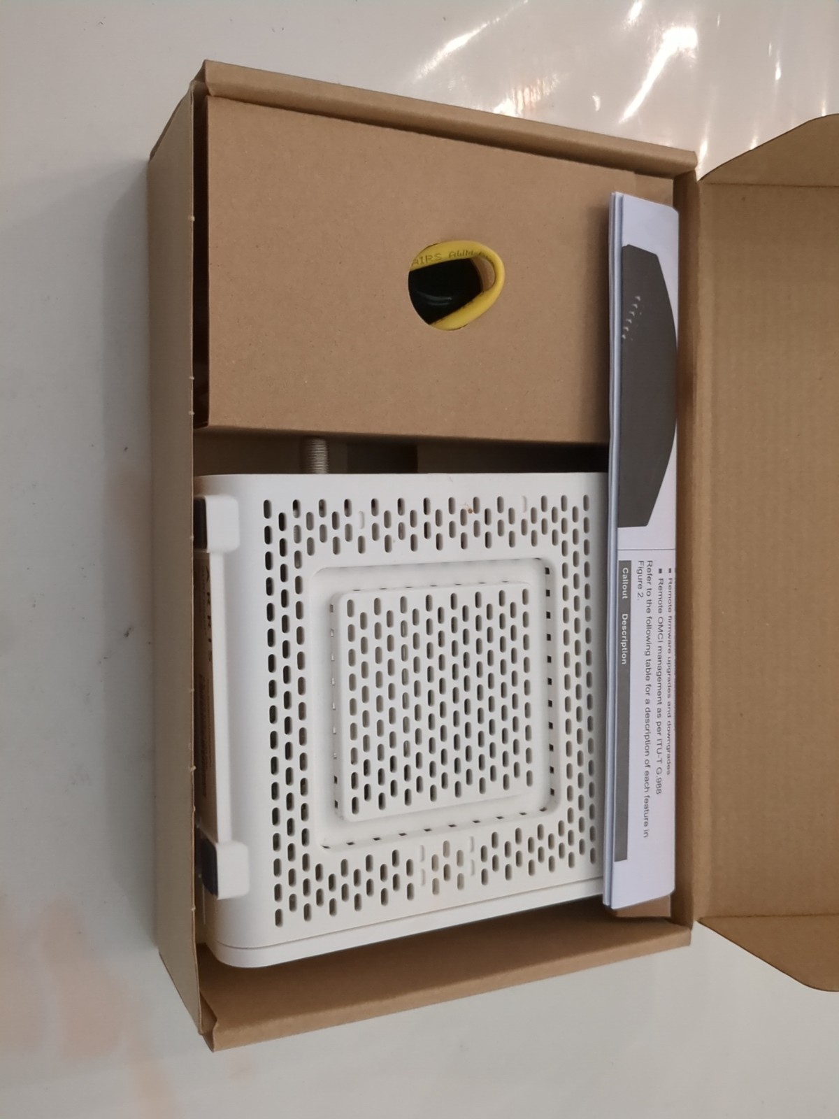 ARRIS SURFboard SB8200 DOCSIS 3.1 10 Gbps Cable Modem, COMPLETE w/ cable + cord