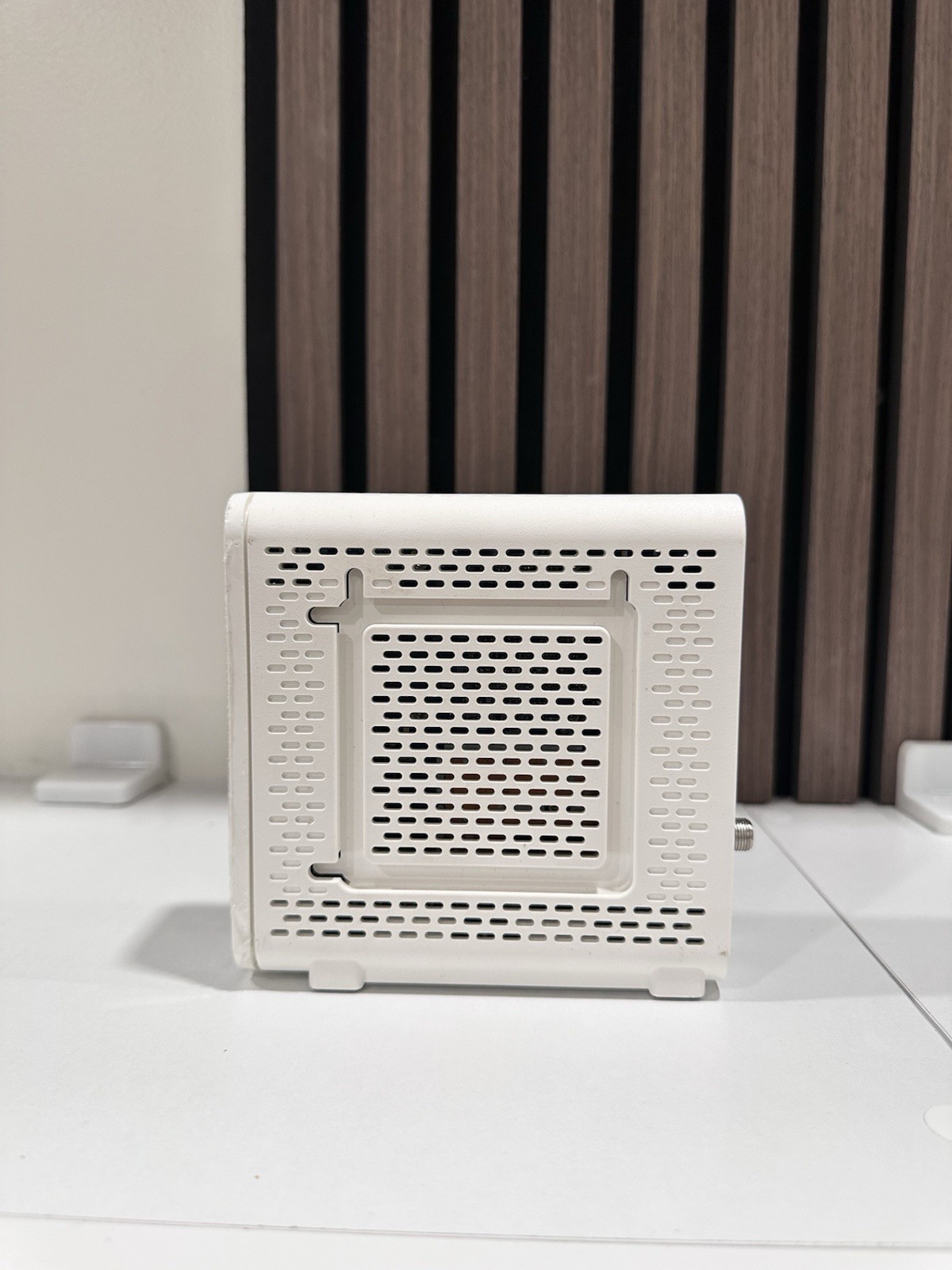 ARRIS SURFboard SB8200 DOCSIS 3.1 Cable Modem – 2 Gbps, New, WO Power Cord & Box