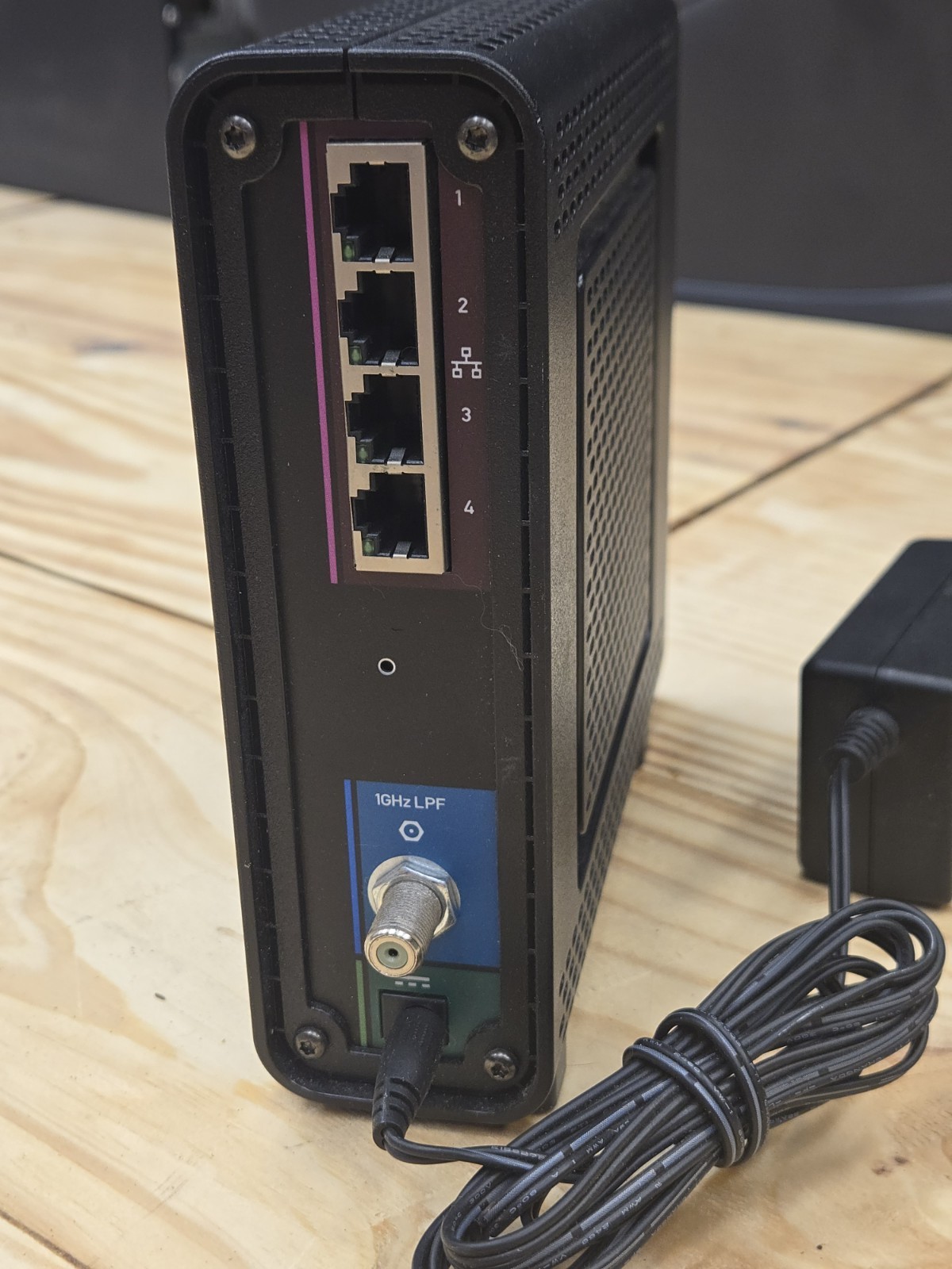 Arris Surfboard SBG6580 DOCSIS 3.0 Cable Modem & Wi-Fi Router Budget Home Office