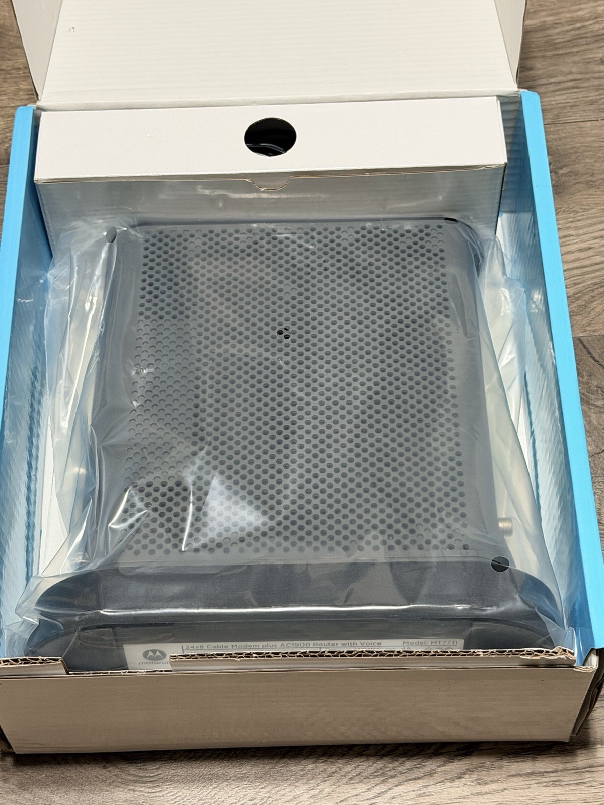 Motorola MG7550 16×4 High Speed ​​Cable Modem Plus AC1900 WiFi Router