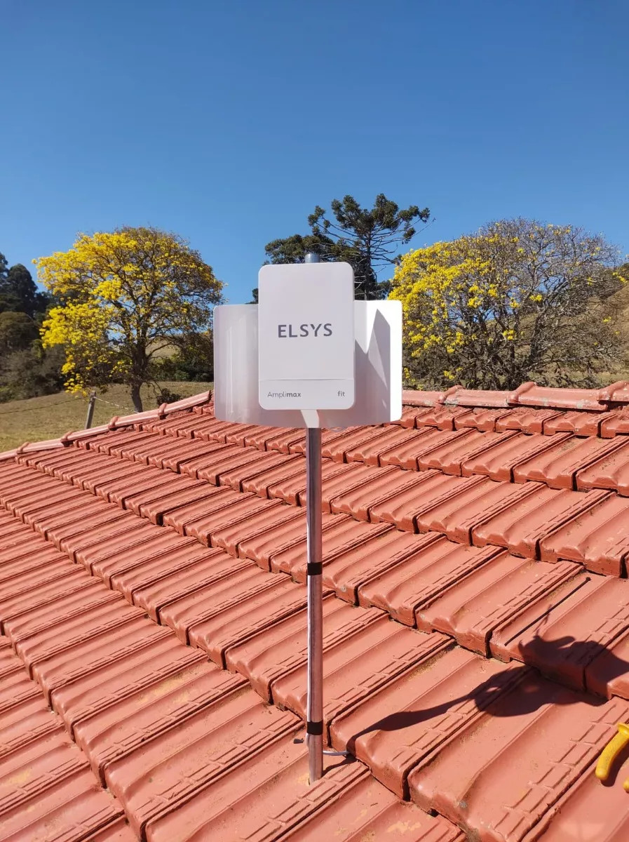 ELSYS AMPLIMAX 4G LTE Portable FWA Modem: Built-in High-Gain Antenna & SIM Slot.