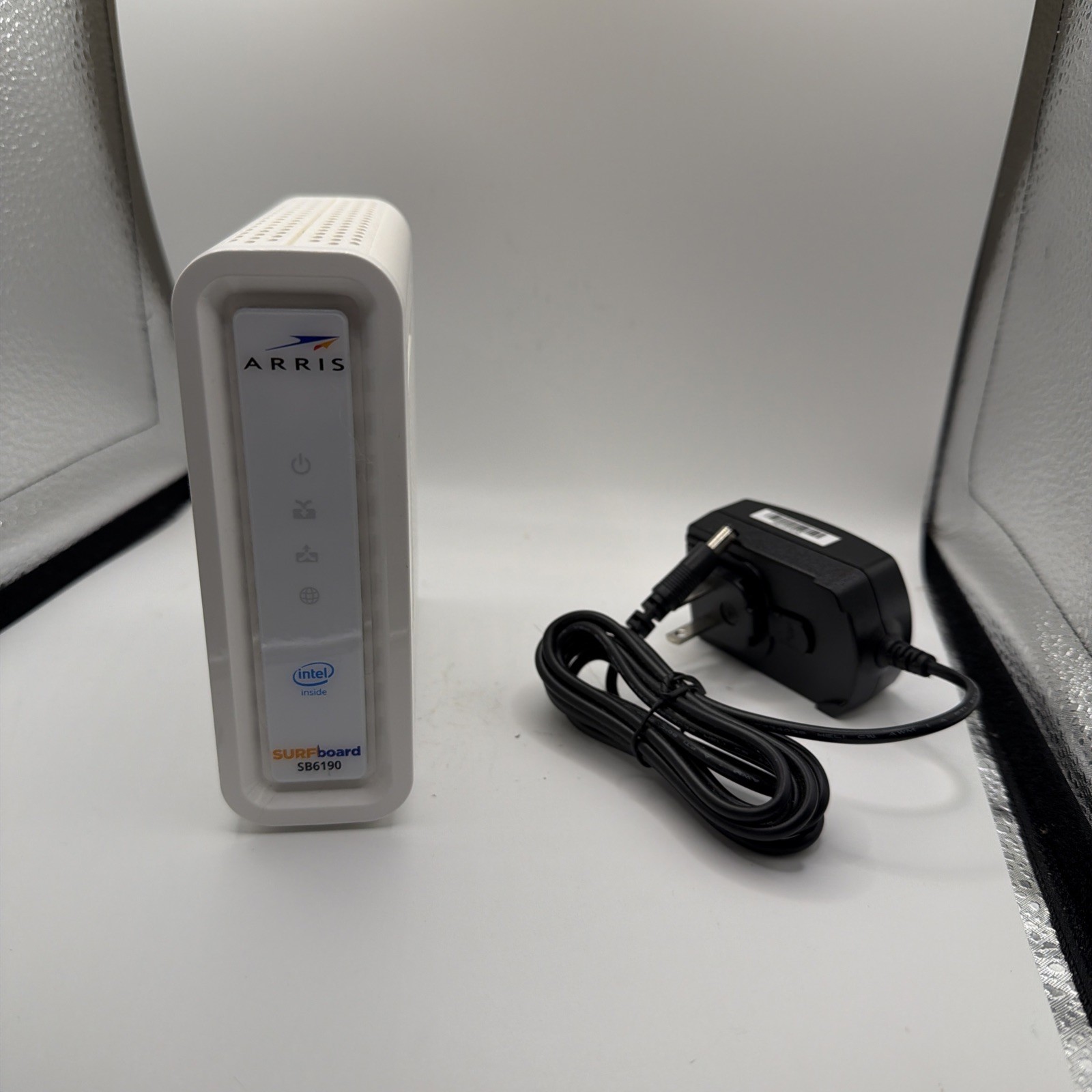 ARRIS Surfboard SB6190 Cable Modem White Up to 1 Gbps 32×8 Chan w/ Power Adapter