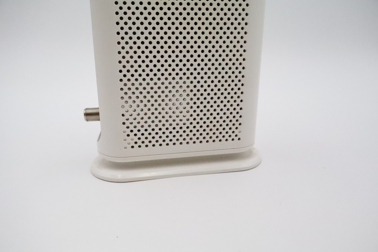 Motorola MB7420 16×4 DOCSIS 3.0 Cable Modem 686 Mbps Ethernet White