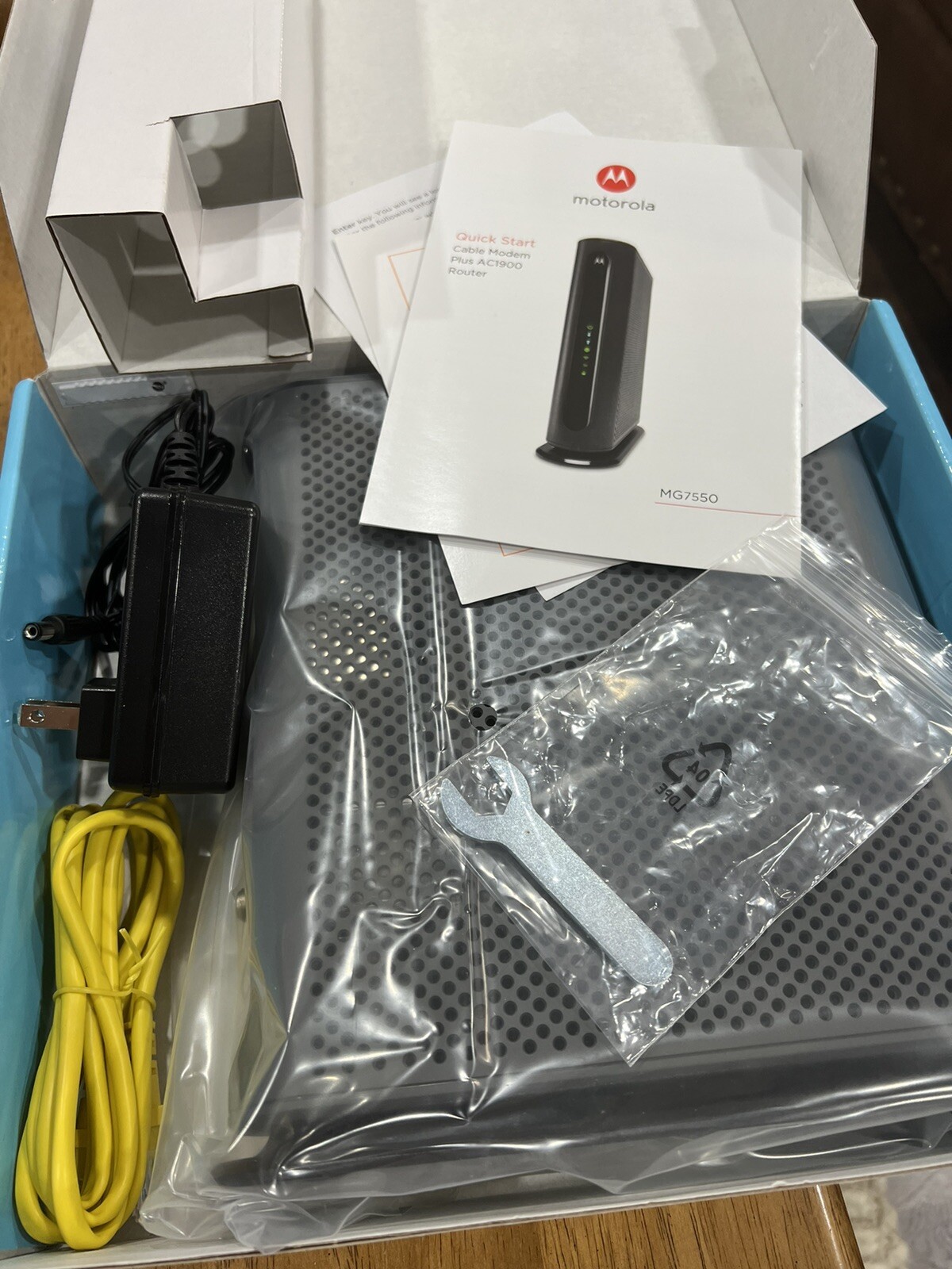 Motorola 16×4 Cable Modem Plus AC1900 Dual Band Wi-Fi Brand
