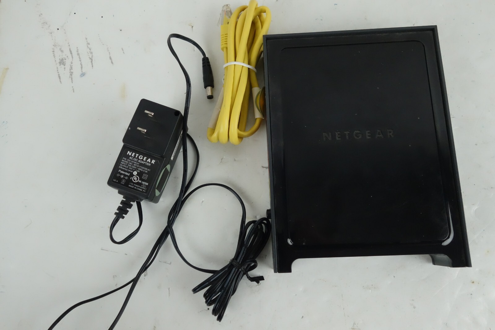 (2) NETGEAR WIRELESS ROUTERS +Cisco DPC3010 DOCSIS 3.0 Cable Modem