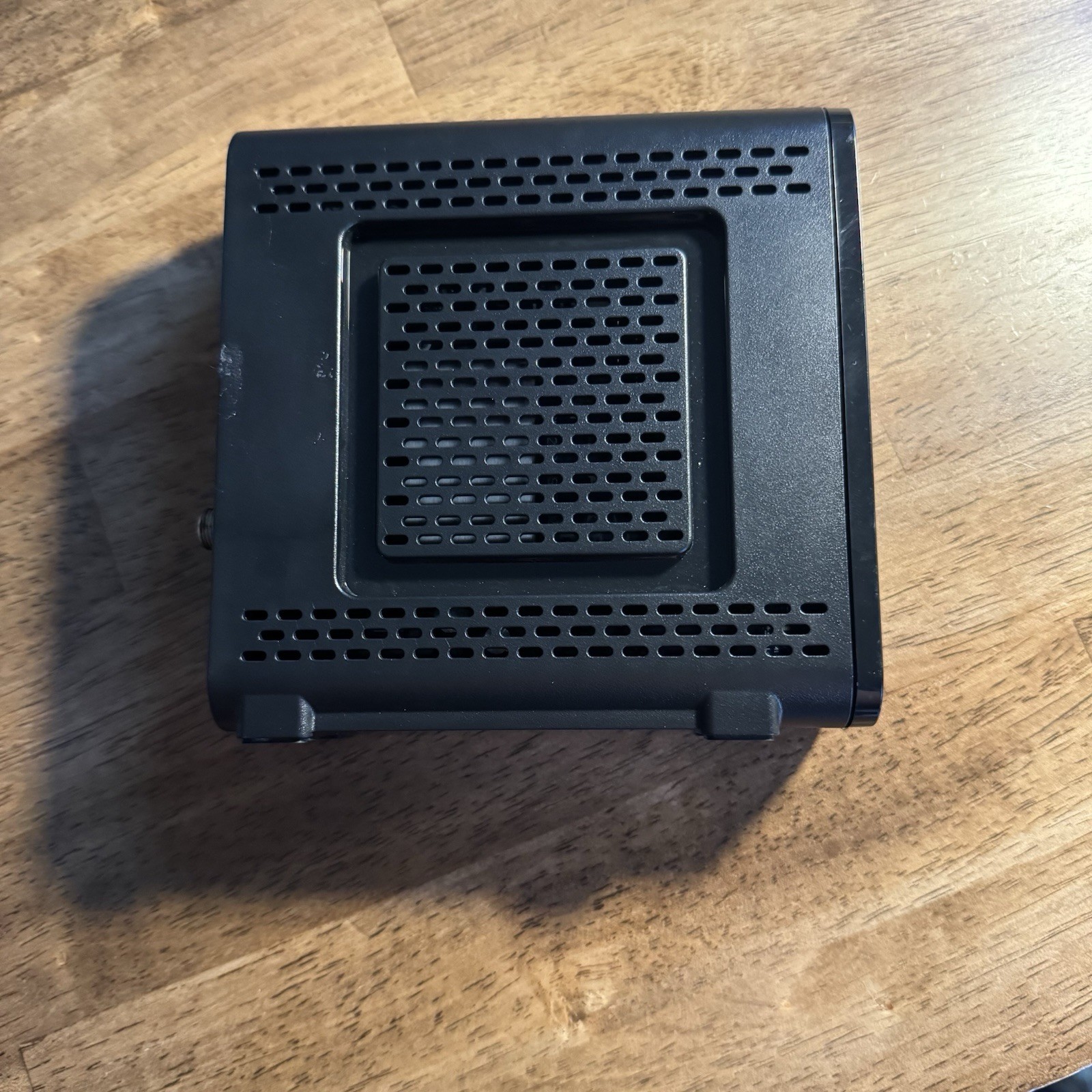 Arris SURFboard SB6190 SB00DXD6190 Gigabit Port DOCSIS 3.0