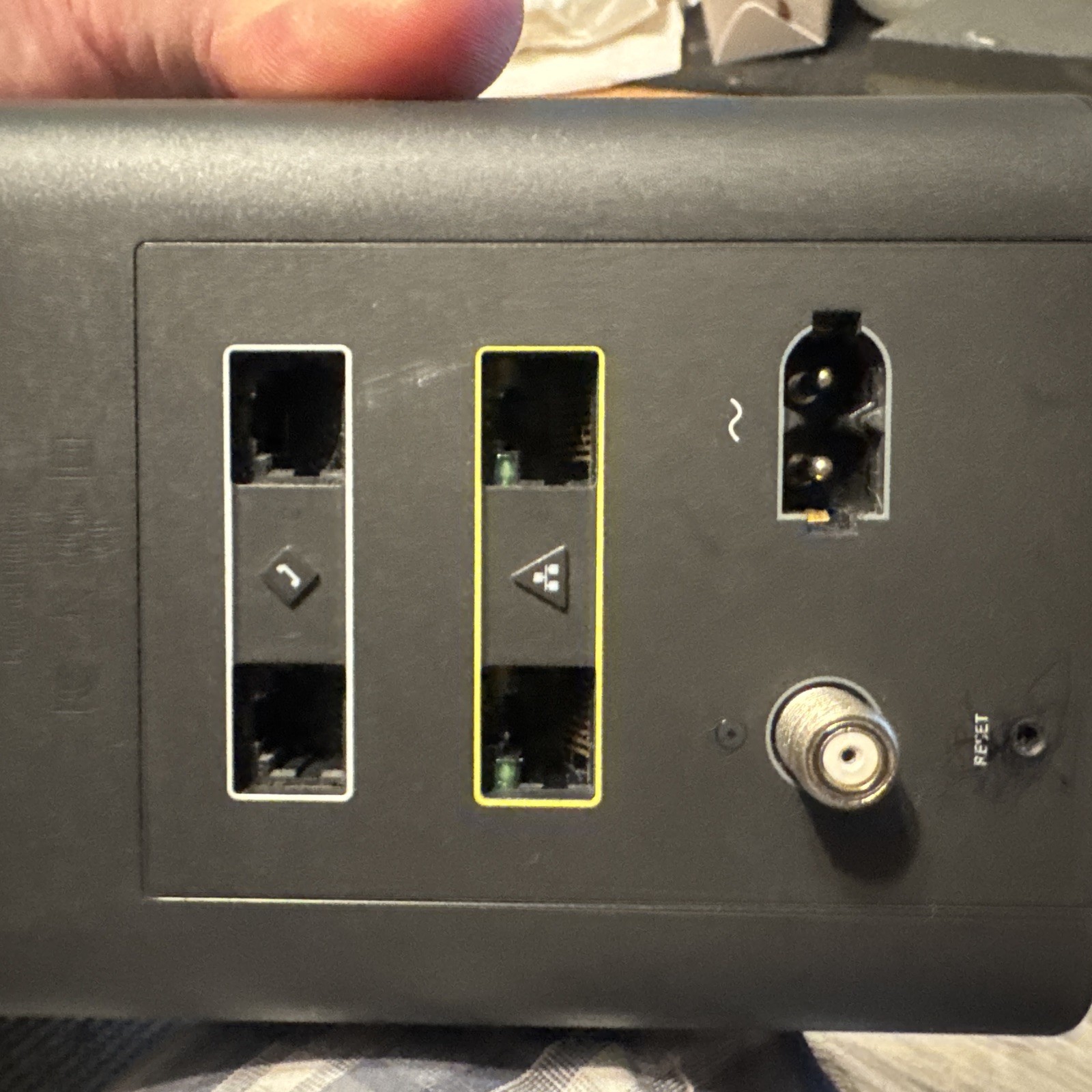 XFINITY Comcast XB6-A TGO2DCW3482P2CT GIGABIT Modem WiFi Router with cord