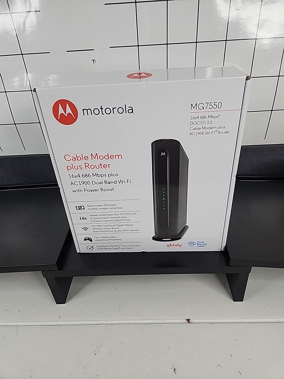 Motorola MG7550 16×4 Cable Modem Plus AC1900 Dual-Band WiFi Gigabit Router