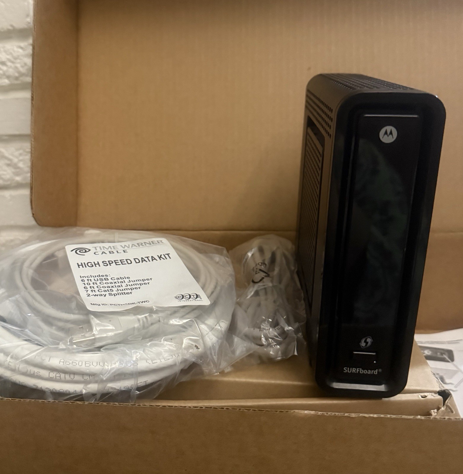 Motorola SURFboard Black Cable Modem with Time Warner Kit & Cables