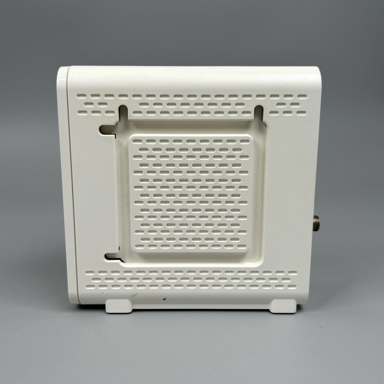 ARRIS SURFboard SB6190 DOCSIS 3.0 32×8 Cable Modem – 1.4 Gbps Download Speed