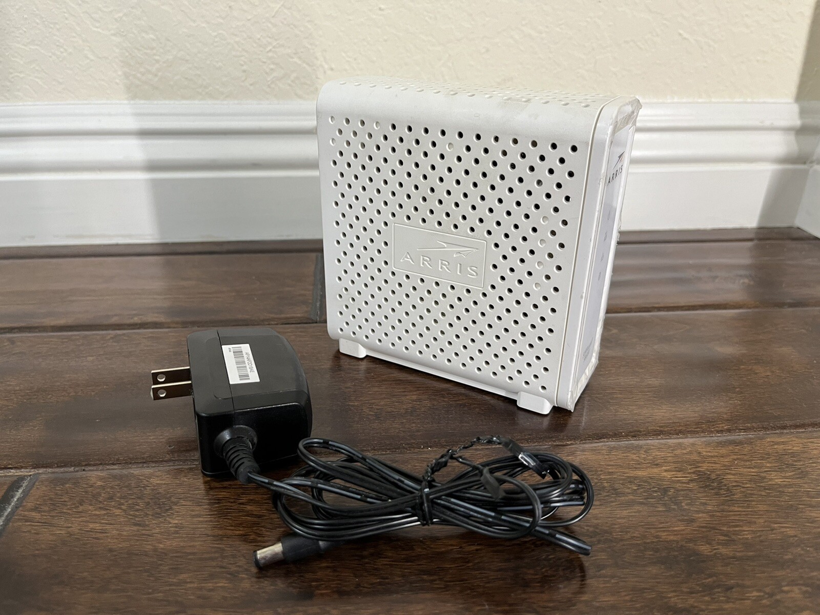 ARRIS SB6183 SURF board 16 x 4 686 Mbps DOCSIS Speed 3.0 Cable Modem White