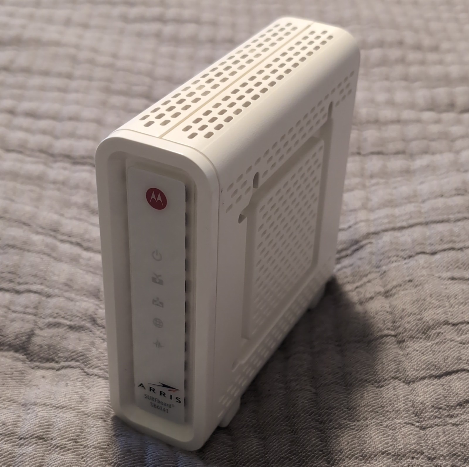 ARRIS SURFboard SB6141 Cable Modem White Ethernet Coaxial Wired RJ-45 PC