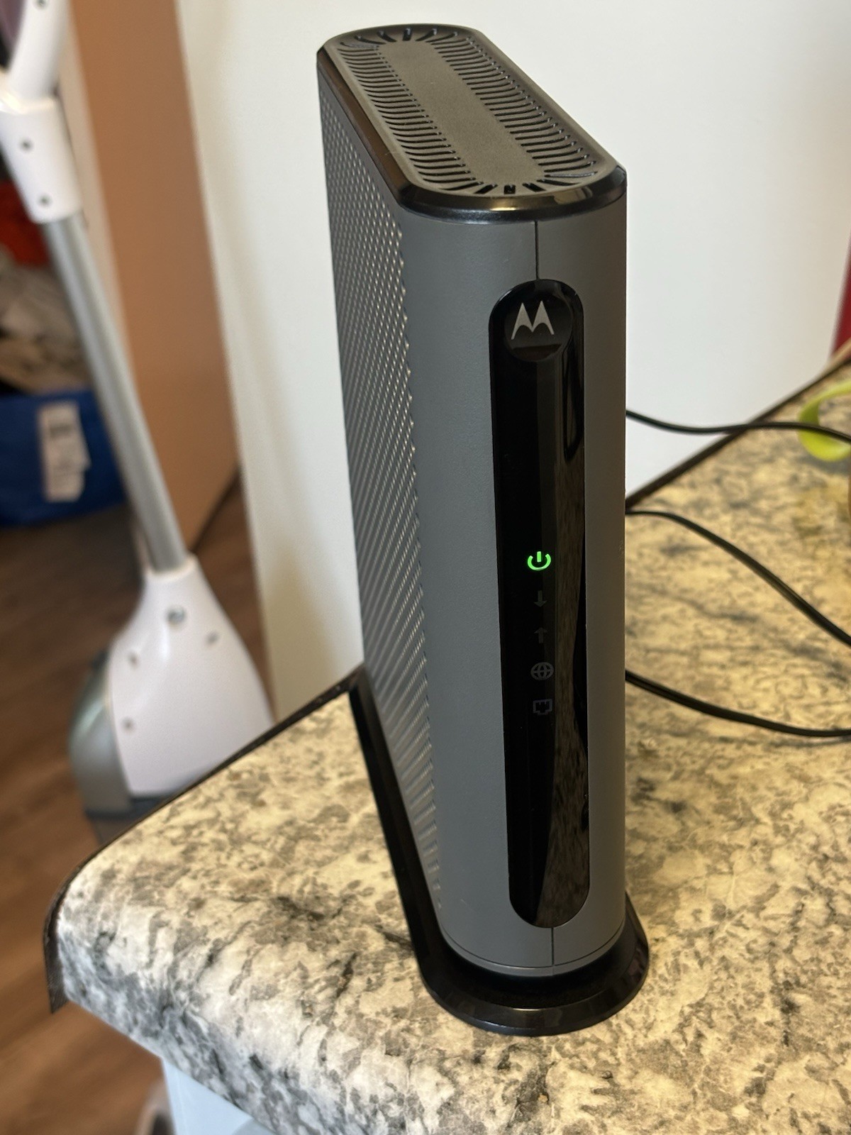 Motorola MB8611 DOCSIS 3.1 Cable Modem 1 Gbps 2.5G Ethernet