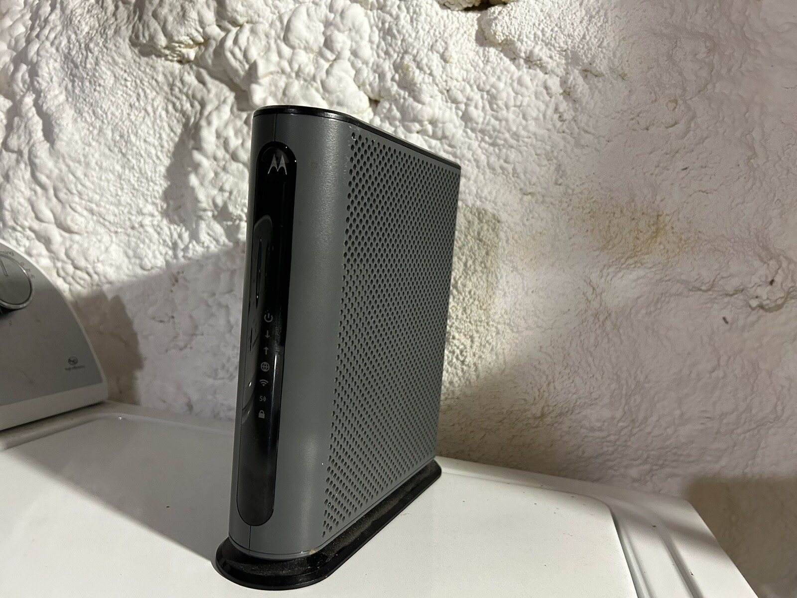 Motorola MG7540, No cables. Xfinity Approved