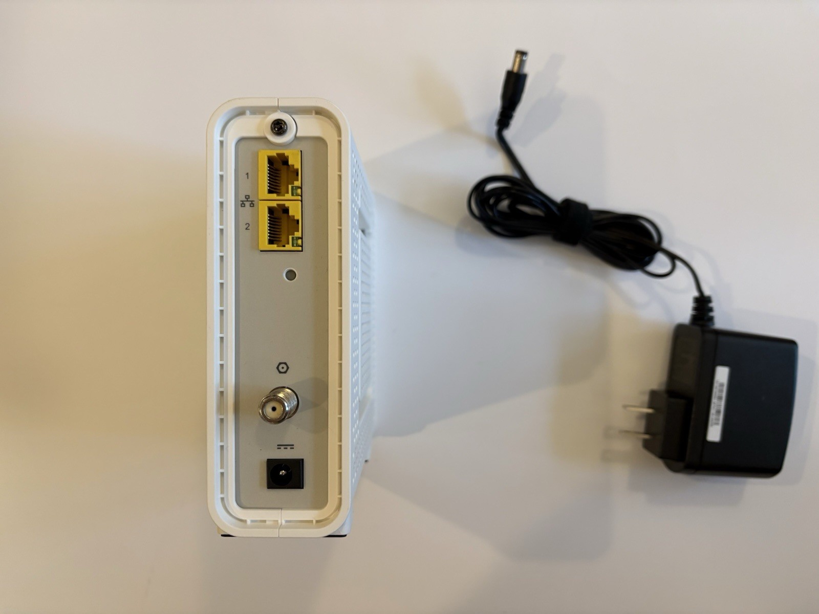 ARRIS SURFboard SB8200 32 x 8 DOCSIS 3.1 Gig Speed Cable Modem Open Box V3