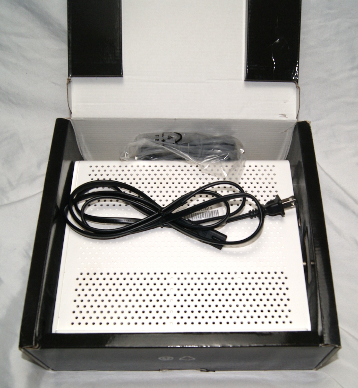 ARRIS SURFboard SBG6900AC Docsis 3.0 16×4 Cable Modem/ Wi-Fi AC1900 Router