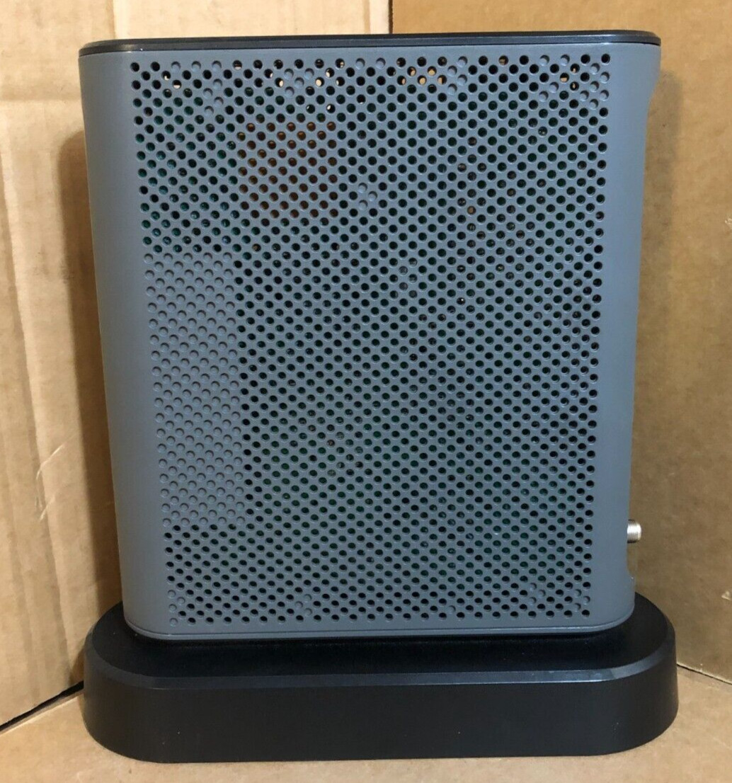 Motorola 24X8 Cable Modem Plus AC1900 Wi-Fi Router plus Voice**