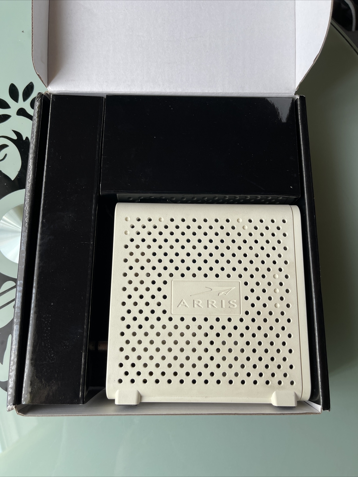 Motorola Arris SURFboard N300 DOCSIS 3.0 Cable Modem & WiFi Router (SBG6400)
