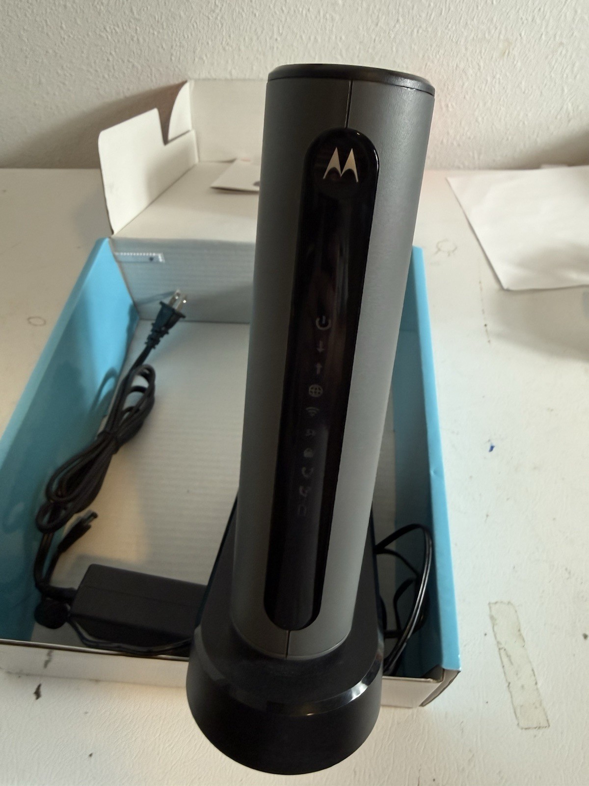 Motorola 24×8 Cable Modem + AC1900 WiFi Router + 2 Phone Line for Xfinity MT7711
