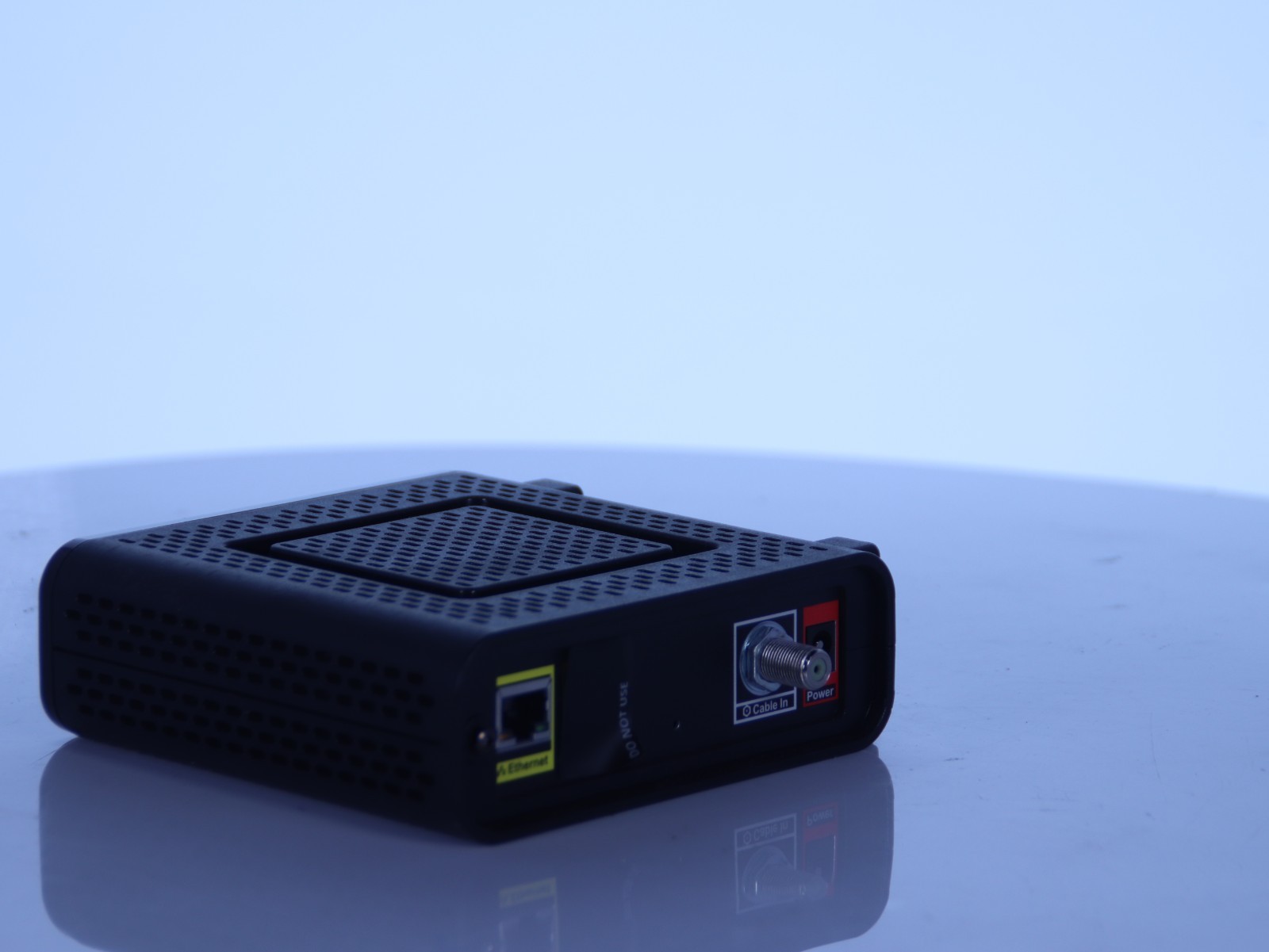 Arris Touchstone CM8200A DOCSIS 3.1 Ultra Fast Cable Modem – NO AC Adapter