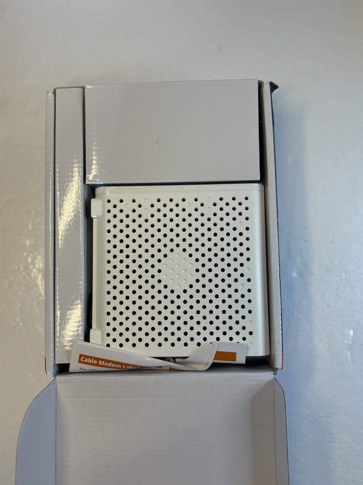 ARRIS SB6183 SURFboard DOCSIS 3.0 Cable Modem, 686Mbps, IPv4 & IPv6 Support, WHT