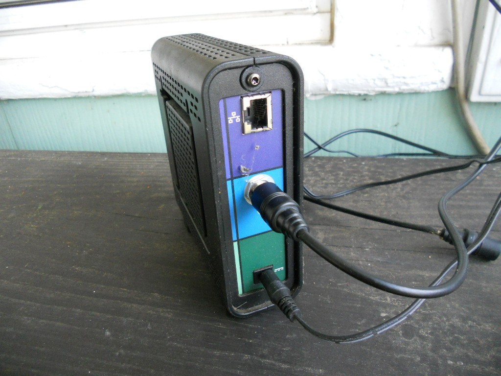 MOTOROLA Arris SurfBoard SB6121 DOCSIS 3.0 Cable Internet Wifi Modem