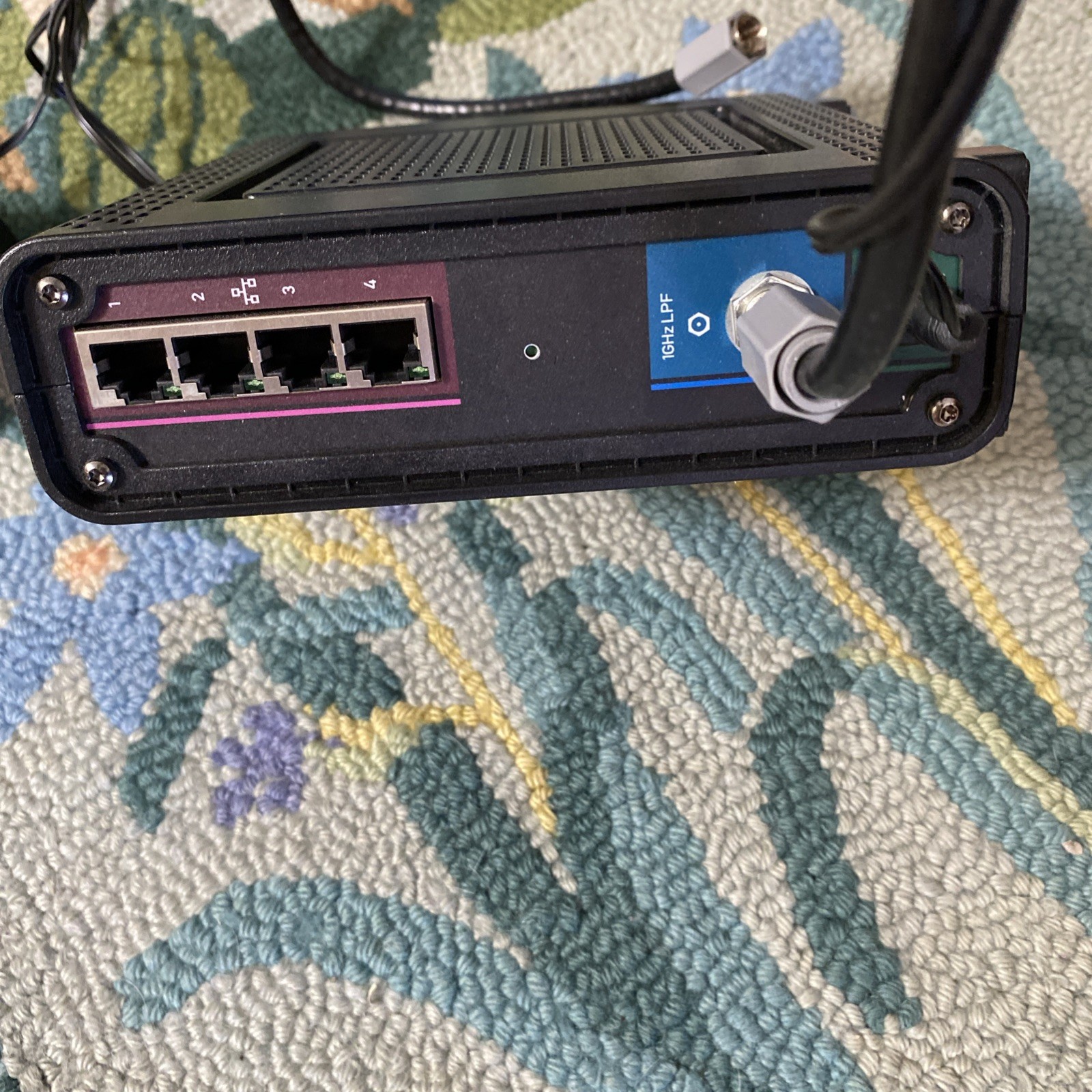 Motorola ARRIS SURFboard SBG6580 DOCSIS 3.0 Cable Modem Wi-Fi Dual Band Router