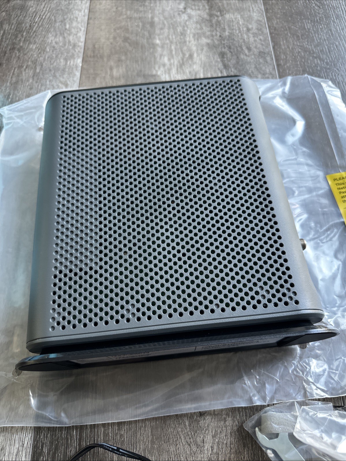 Motorola MG7550 16×4 DOCSIS 3.0 Cable Modem Plus AC1900 WiFi Router – New Sealed