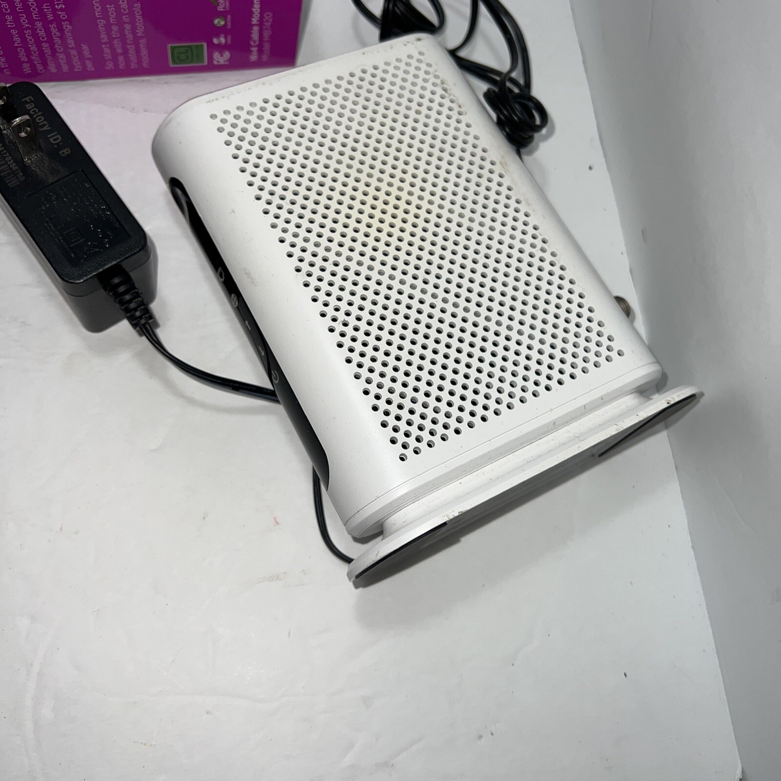 Motorola 16×4 Cable Modem 686 mbps DOCSIS 3.0 Channel Bonding -White