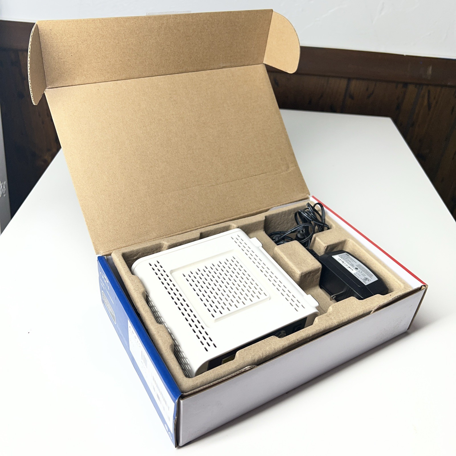 ARRIS SURFboard SB6190 DOCSIS 3.0 Cable Modem White