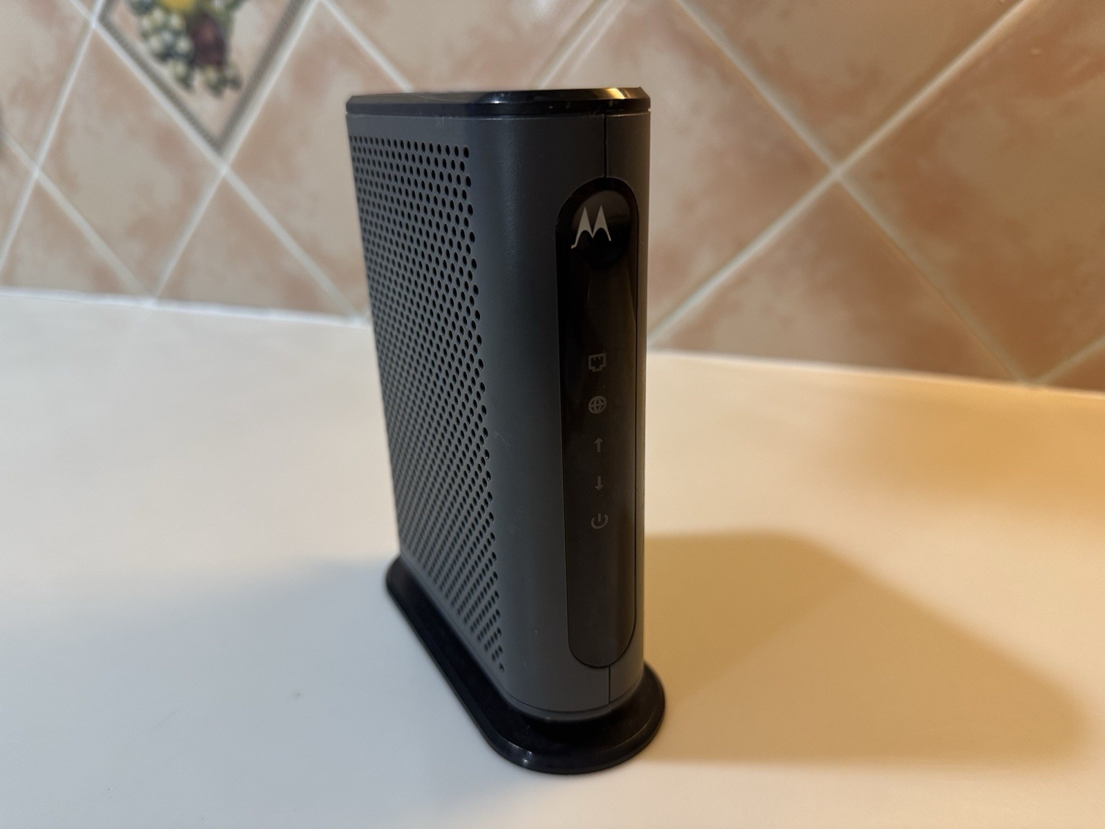 Motorola MB7220 DOCSIS 3.0 Cable Modem 8×4 Gigabit Ethernet Tested Used
