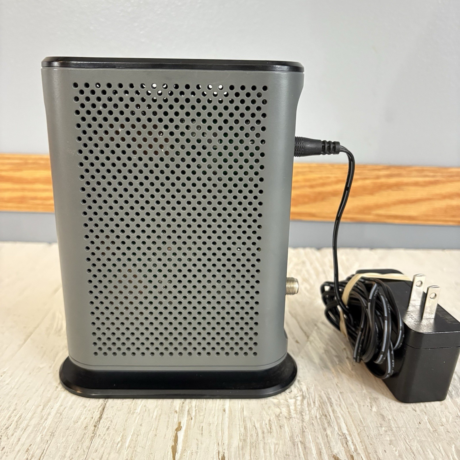 Motorola MB7220 Black 343 Mbps DOCSIS 3.0 8×4 Channel Bonding Cable Modem