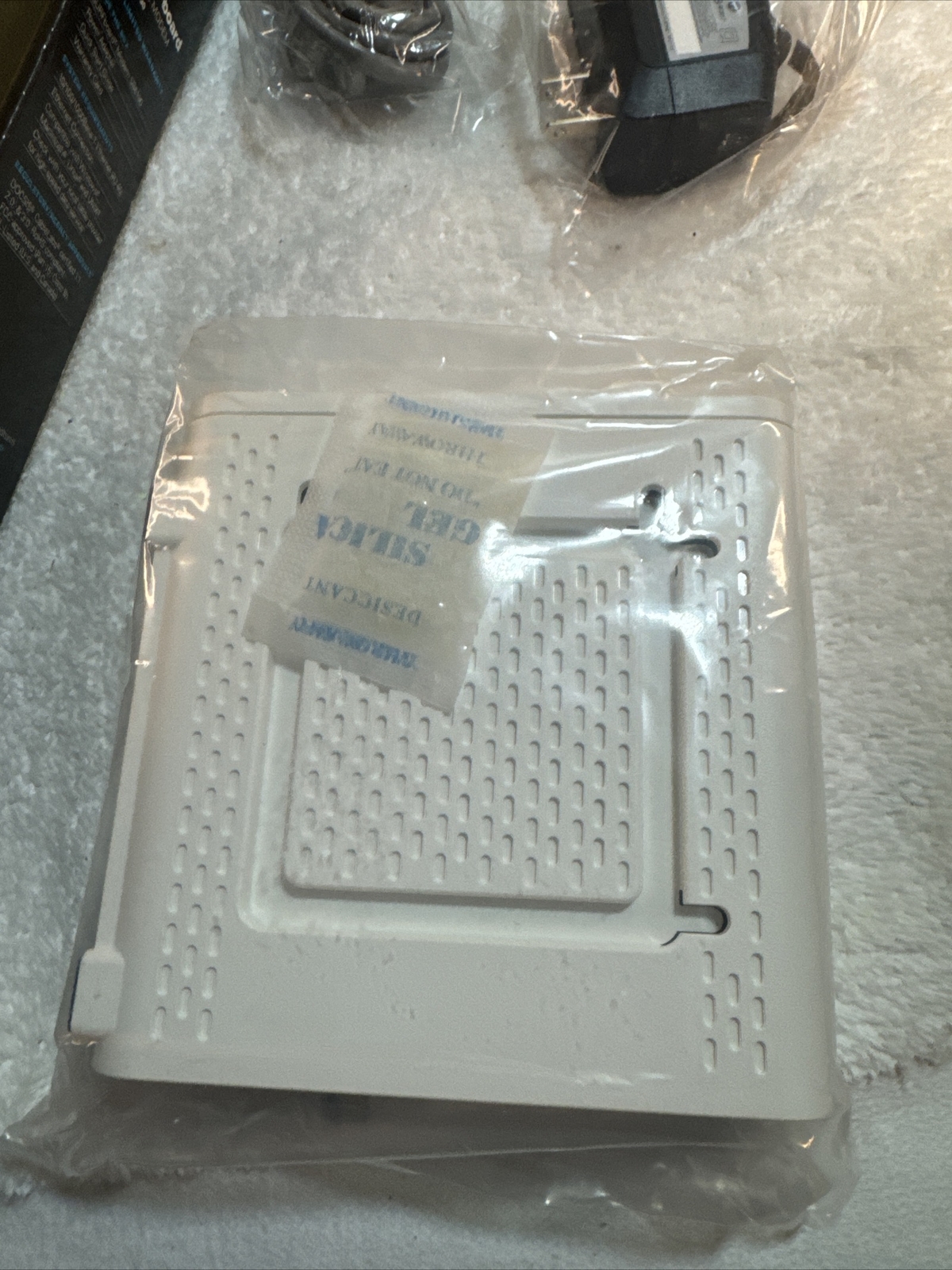 ARRIS SURFboard DOCSIS 3.0 Cable Modem – SB6190 32 Download & 8 Upload Channels