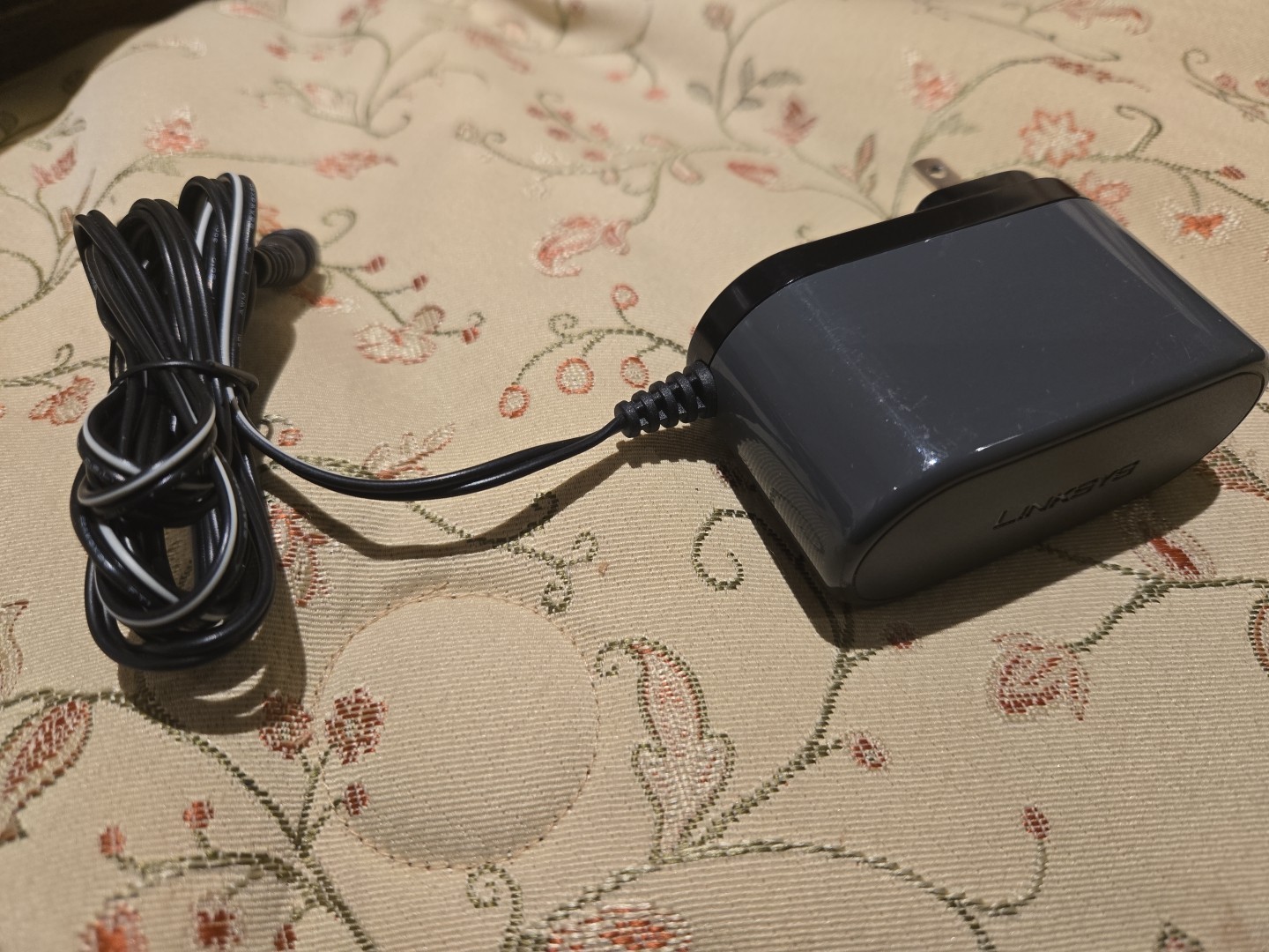 Cisco Linksys CM100 Cable Modem USB and Ethernet
