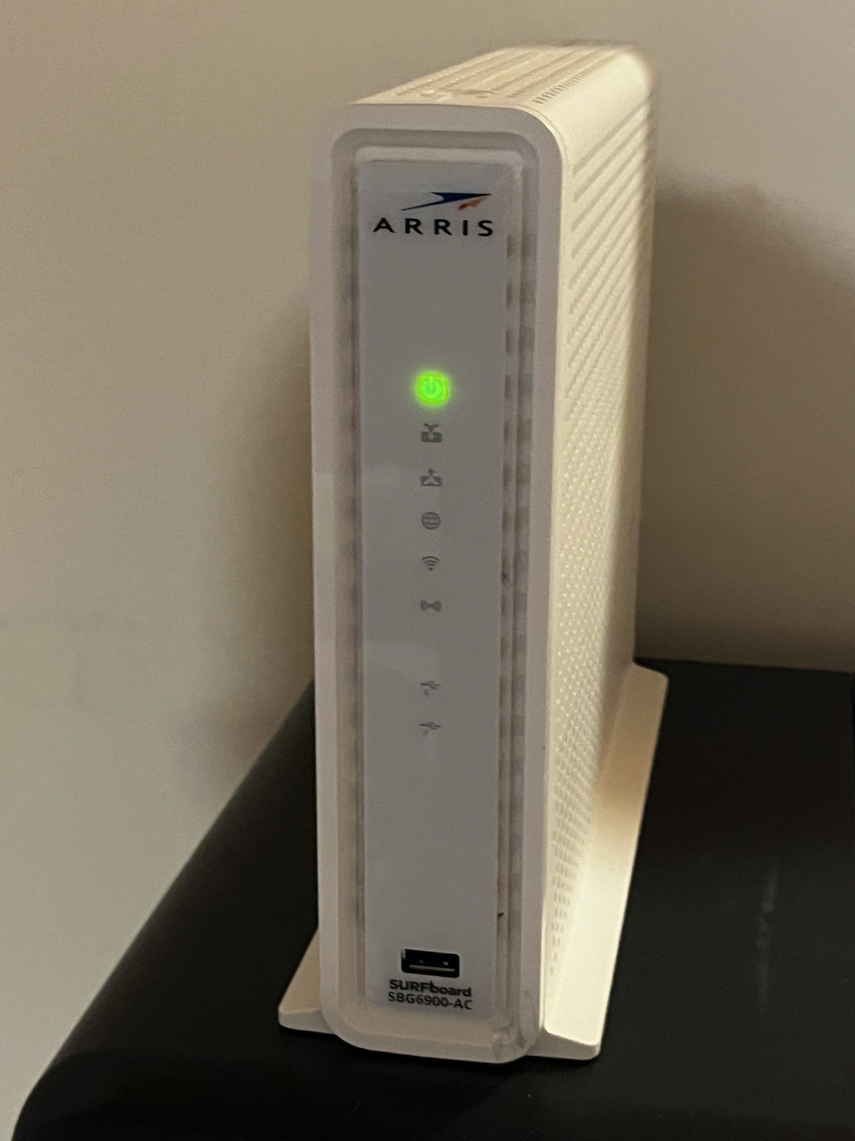 Motorola MT7711 24×8 Cable Modem plus AC1900 WiFi Router