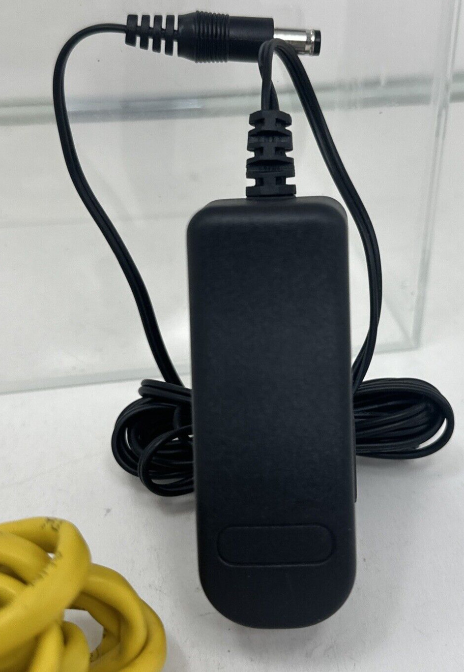 Westell 6100 DSL2 Internet Router Model E90-610015-06 w/ AC Adapter and Cat5