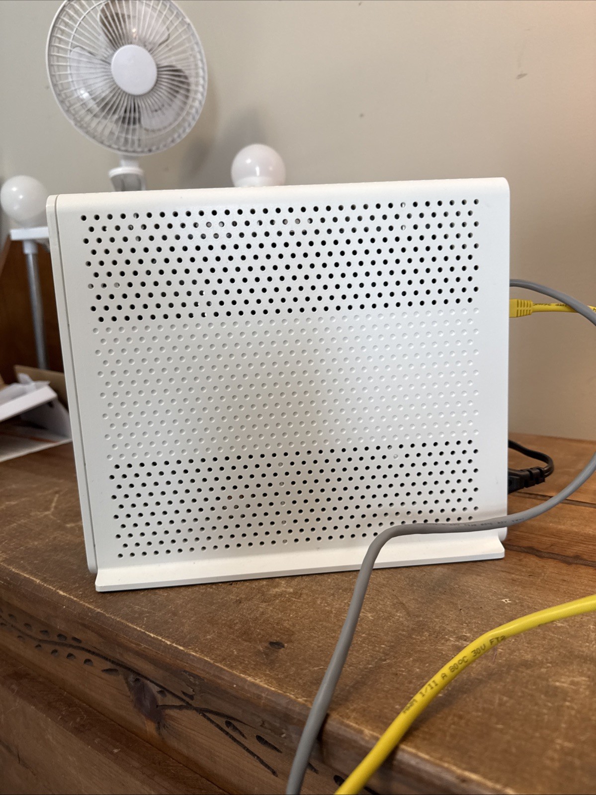 ARRIS SURFboard SBG6900AC DOCSIS 3.0 16×4 Cable Modem + AC1900 WiFi Router