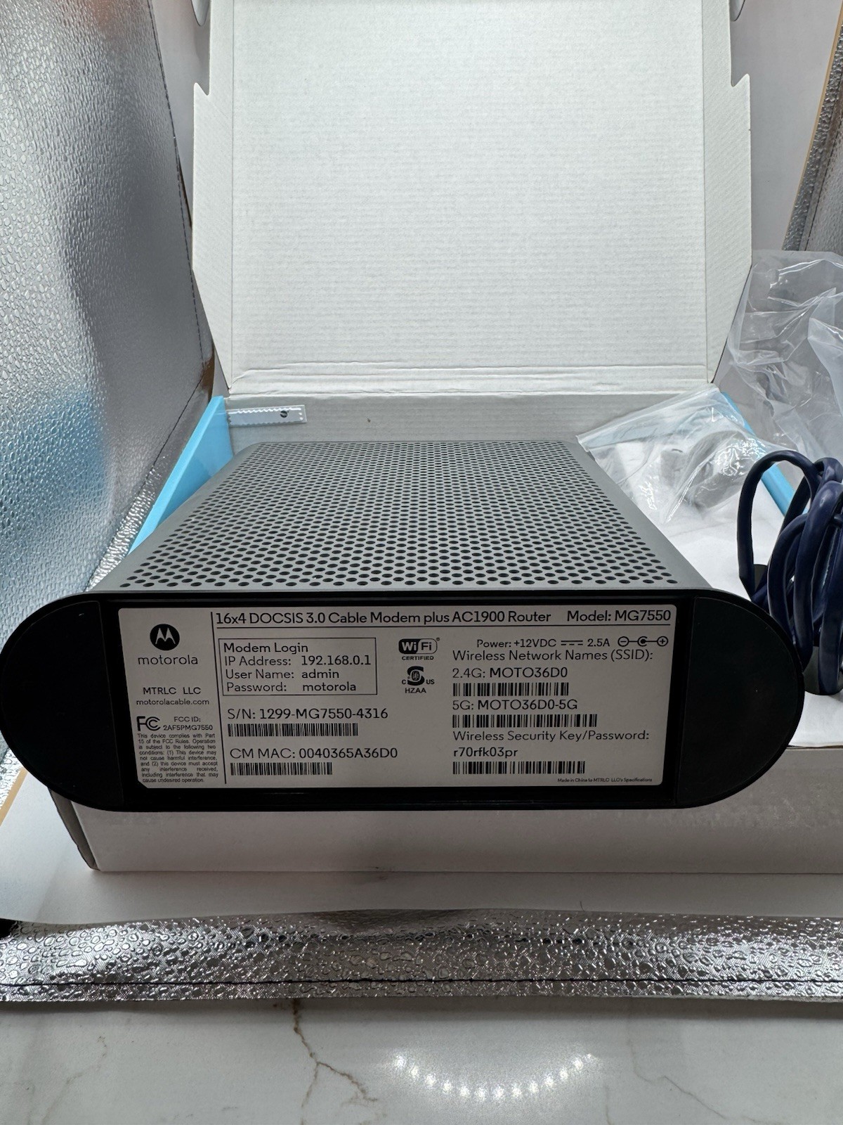 Motorola MG7550 16×4 Cable Modem Plus AC1900 WiFi Router Never Used