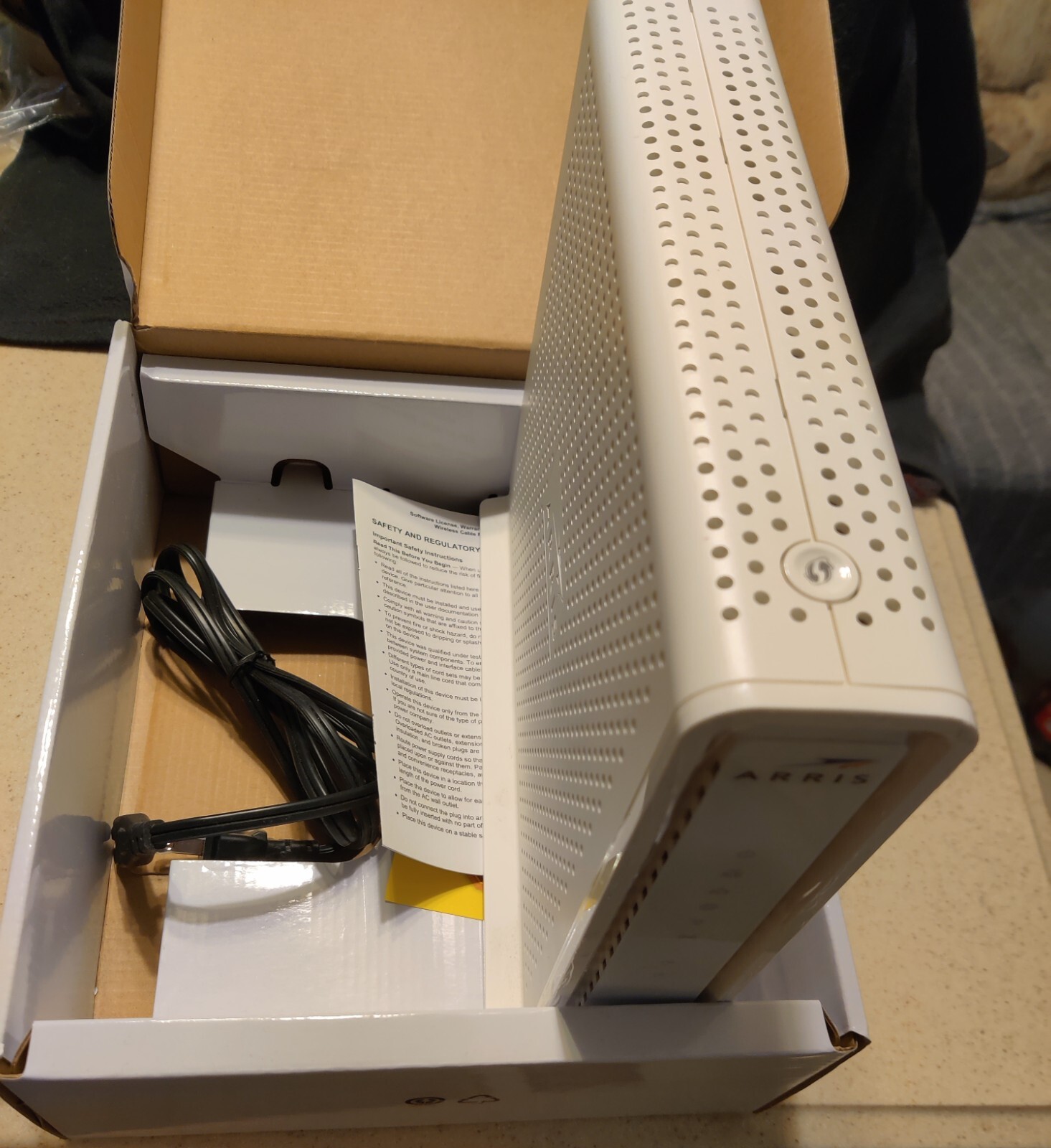 ARRIS SUFFBOARD SBG6900 -AC Docsis 3.0 Cable Mode. & Wi-Fi Router