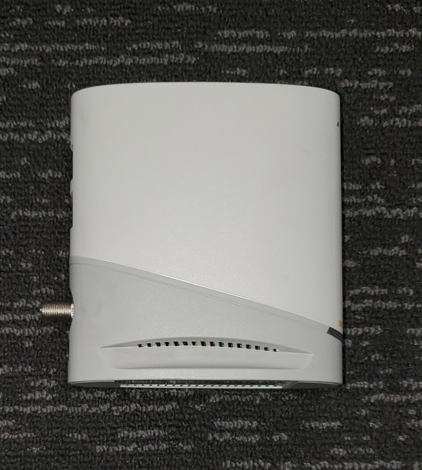 ARRIS SURFboard S33 DOCSIS 3.1 Cable Modem 2.5 Gbps White w/ Adapter