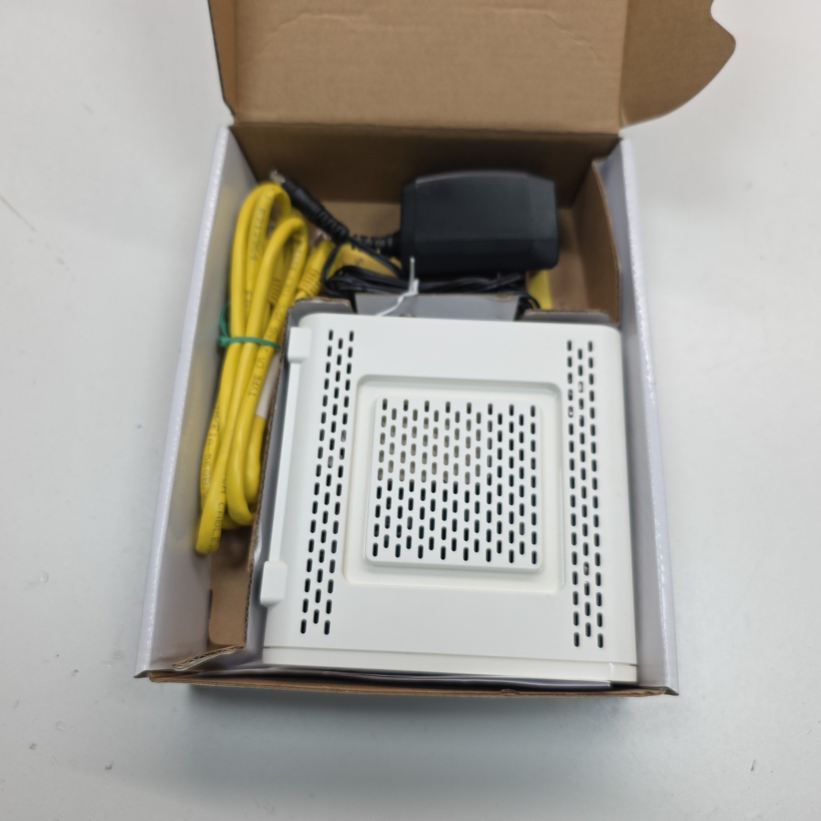 ARRIS SURFboard SB6190 DOCSIS 3.0 32 x 8 Gigabit Cable Modem 1 Gbps