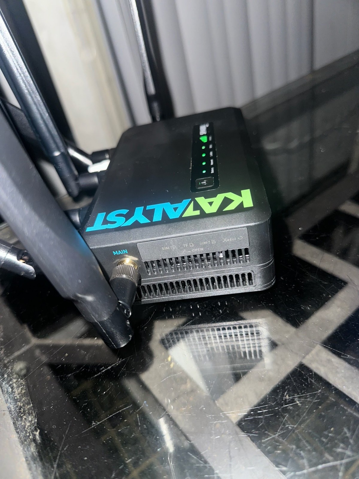 KATALYST k500a 5G/4G | CAT 19 ROUTER | BUILT-IN BACKUP Verizon Sim 6 months.
