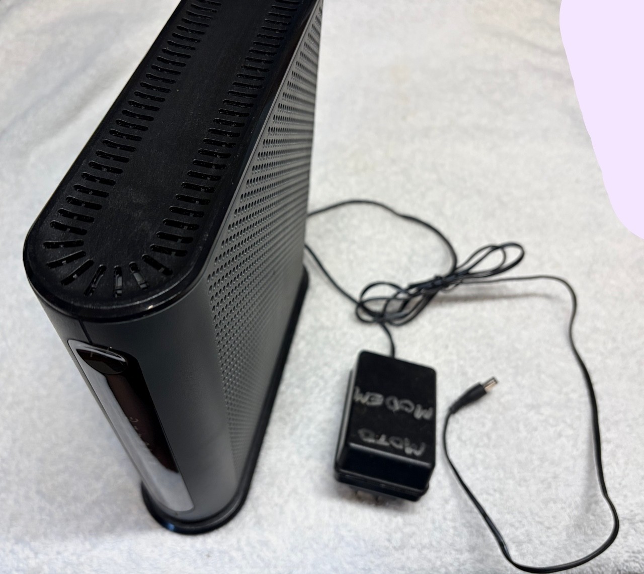Motorola 24 x 8 cable modem plus AC 1900 router, model MG7700 VGC