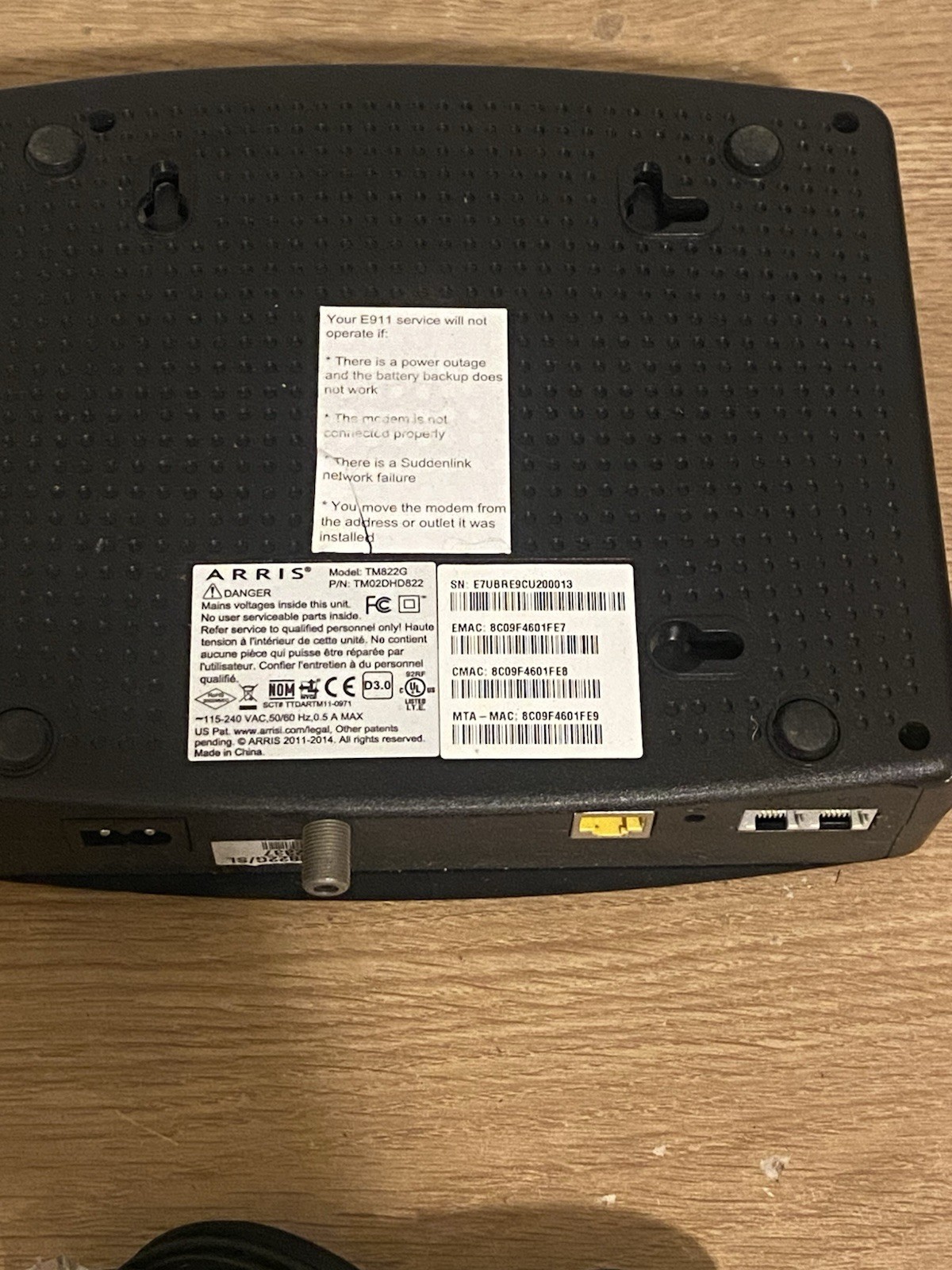 ARRIS Touchstone TM822G DOCSIS 3.0 8×4 Telephony Modem – Black