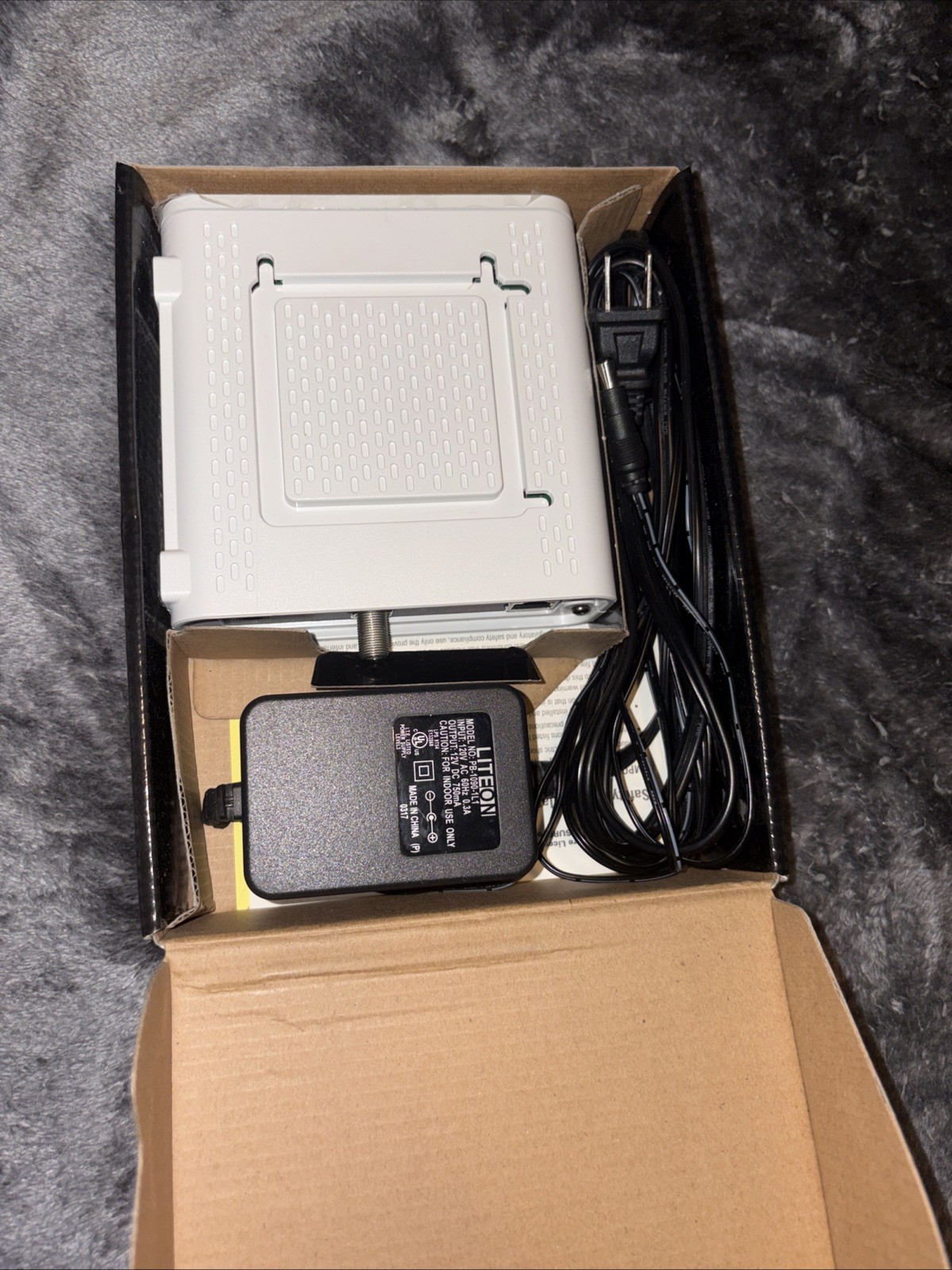 SB6141 Motorola SURFboard WHITE (581902-022-00) 351.23 Mbps