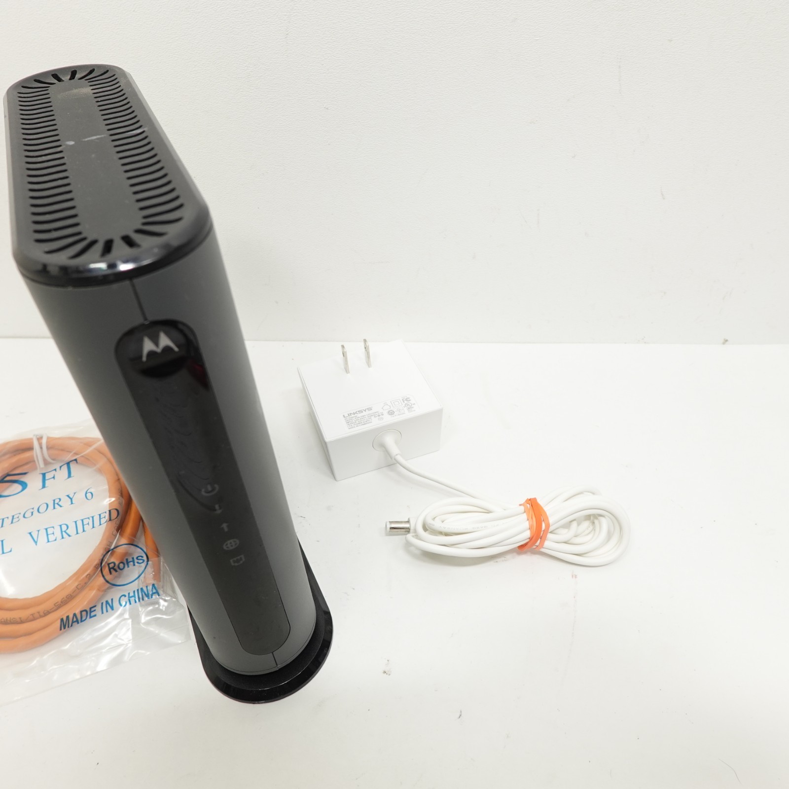 Motorola MB8600 DOCSIS 3.1 Cable Modem Gigabit Ethernet With Power Cord