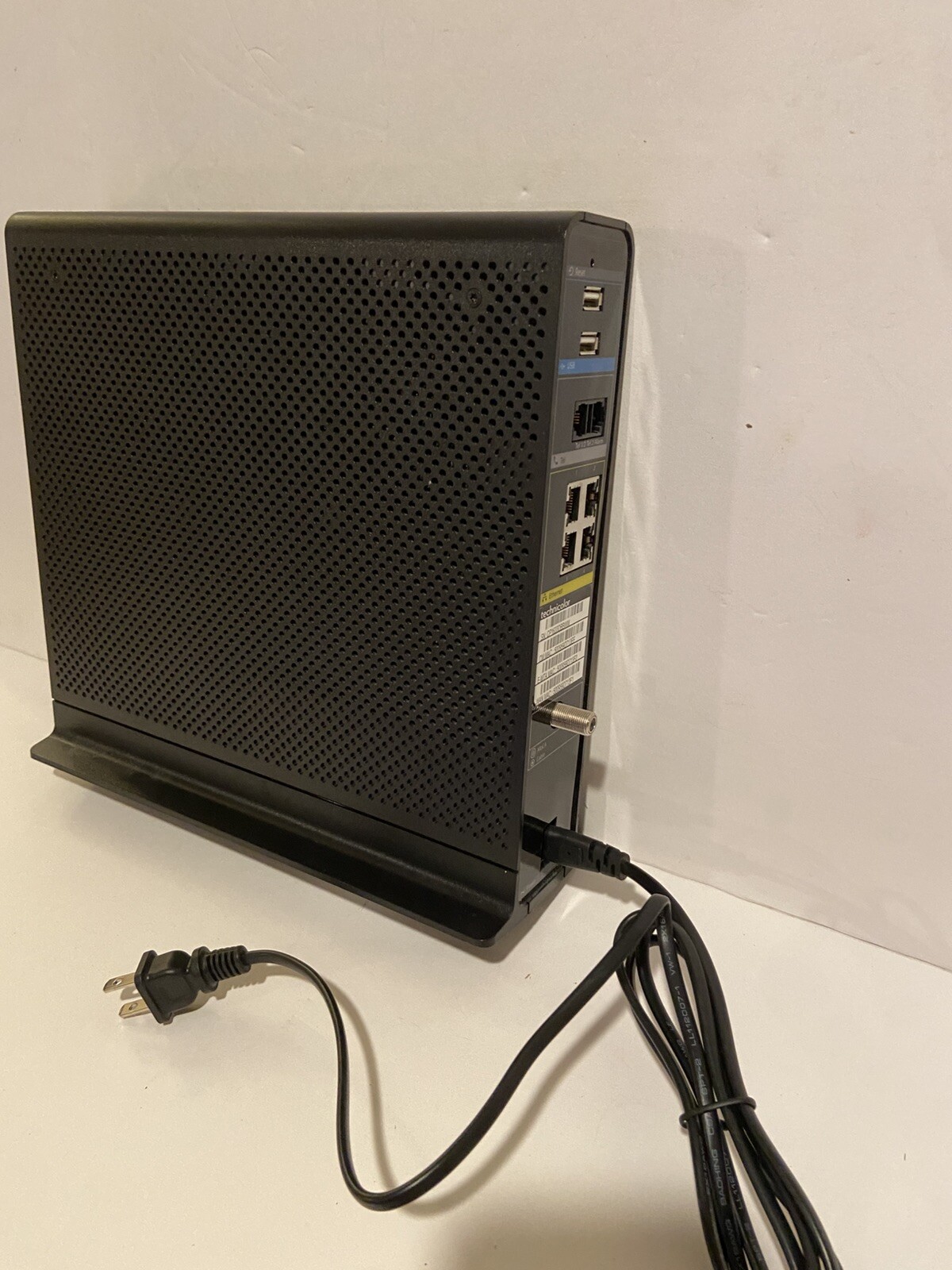 Technicolor Wireless Cable Modem (TC8715D) – Black